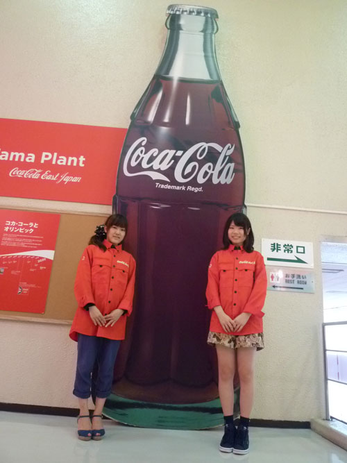 コカコーラ イーストジャパン 多摩工場を見学しました 理系女子の就活支援ならrikejocafe