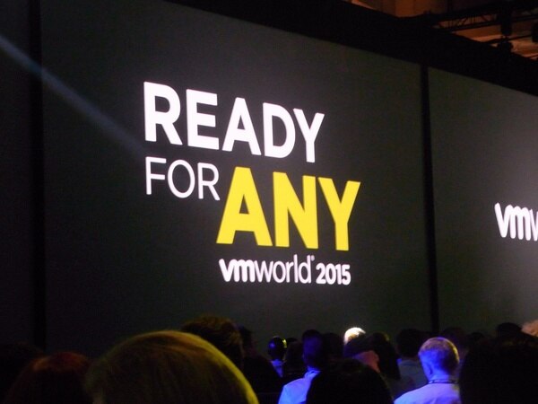VMworld2015会場のスクリーンの画像