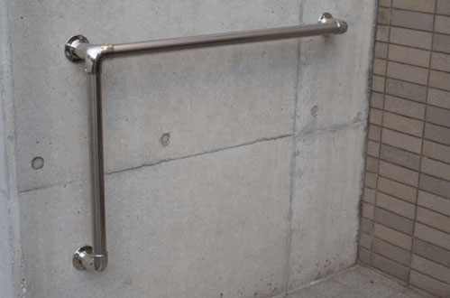 コンクリート壁にdiyで手すりを増設 Diy Clip ー暮らしに創る喜びをー コンクリート壁にdiyで手すりを増設 Diy Clip ー暮らしに創る喜びをー