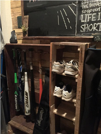 野球道具を整理して狭い玄関を広く使うDIY | DIY Clip! ー暮らしに創る