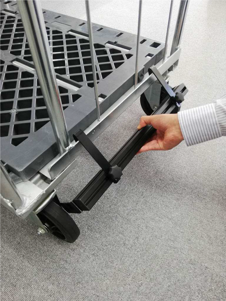 物流支援ロボット CarriRo®、カゴ台車用牽引オプションセット受注開始 ワンタッチで簡単着脱でき、作業効率をさらに向上 | 一人乗りロボ