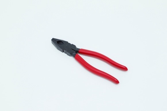 プライヤーとペンチの違いの違いとは ペンチの種類と使い分けのコツ Diy Clip ー暮らしに創る喜びをー プライヤーとペンチの違いの違いとは ペンチの種類と使い分けのコツ Diy Clip ー暮らしに創る喜びをー