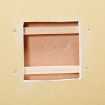 石膏ボードの補修方法 画鋲の穴やひび割れの直し方 Diy Clip ー暮らしに創る喜びをー 石膏ボードの補修方法 画鋲の穴やひび割れの直し方 Diy Clip ー暮らしに創る喜びをー