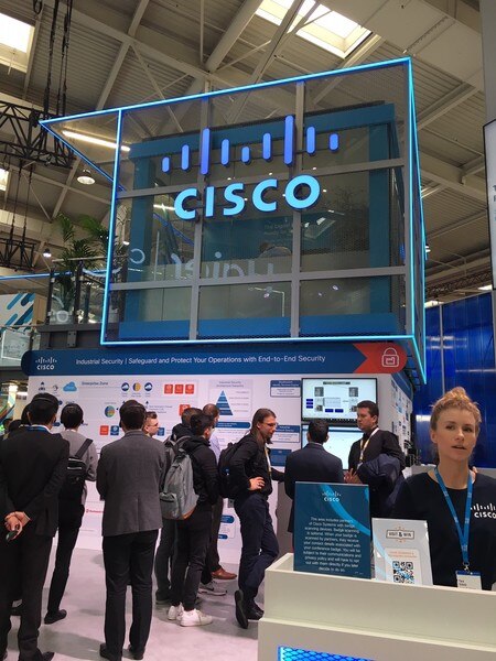Ciscoのブースに集まる参加者