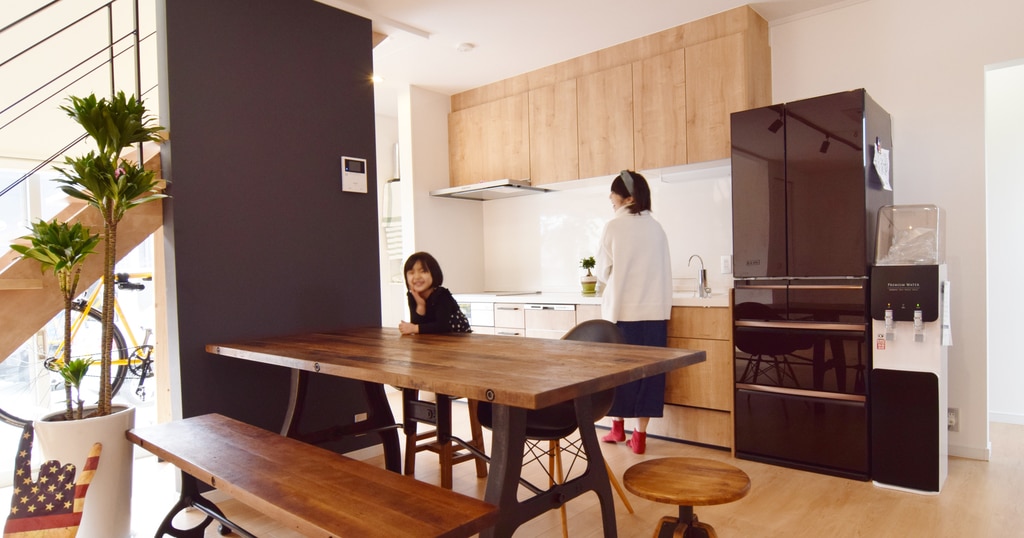 壁付けキッチンはメリットがいっぱい 対面キッチンとの違いは おすまみ Com 壁付けキッチンはメリットがいっぱい 対面キッチンとの違いは おすまみ Com