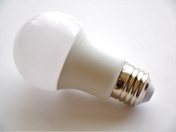 LEDの非常用照明が使いやすくなった？電池内蔵型から電源別置型への変更点　非常用照明