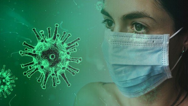 マスクをしている女性とウイルスのイメージ
