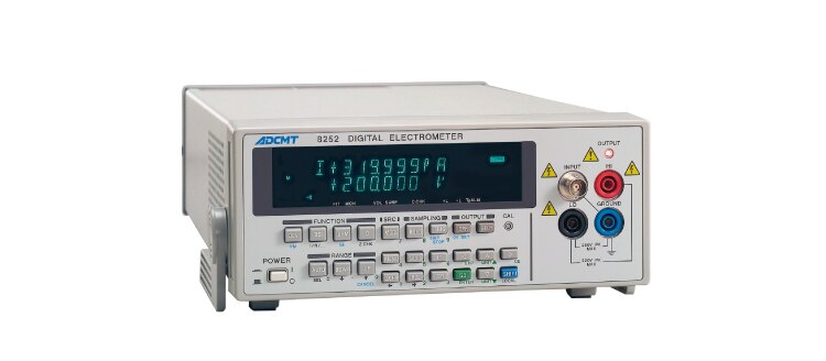 8252 デジタル・エレクトロメータ Digital Electrometer