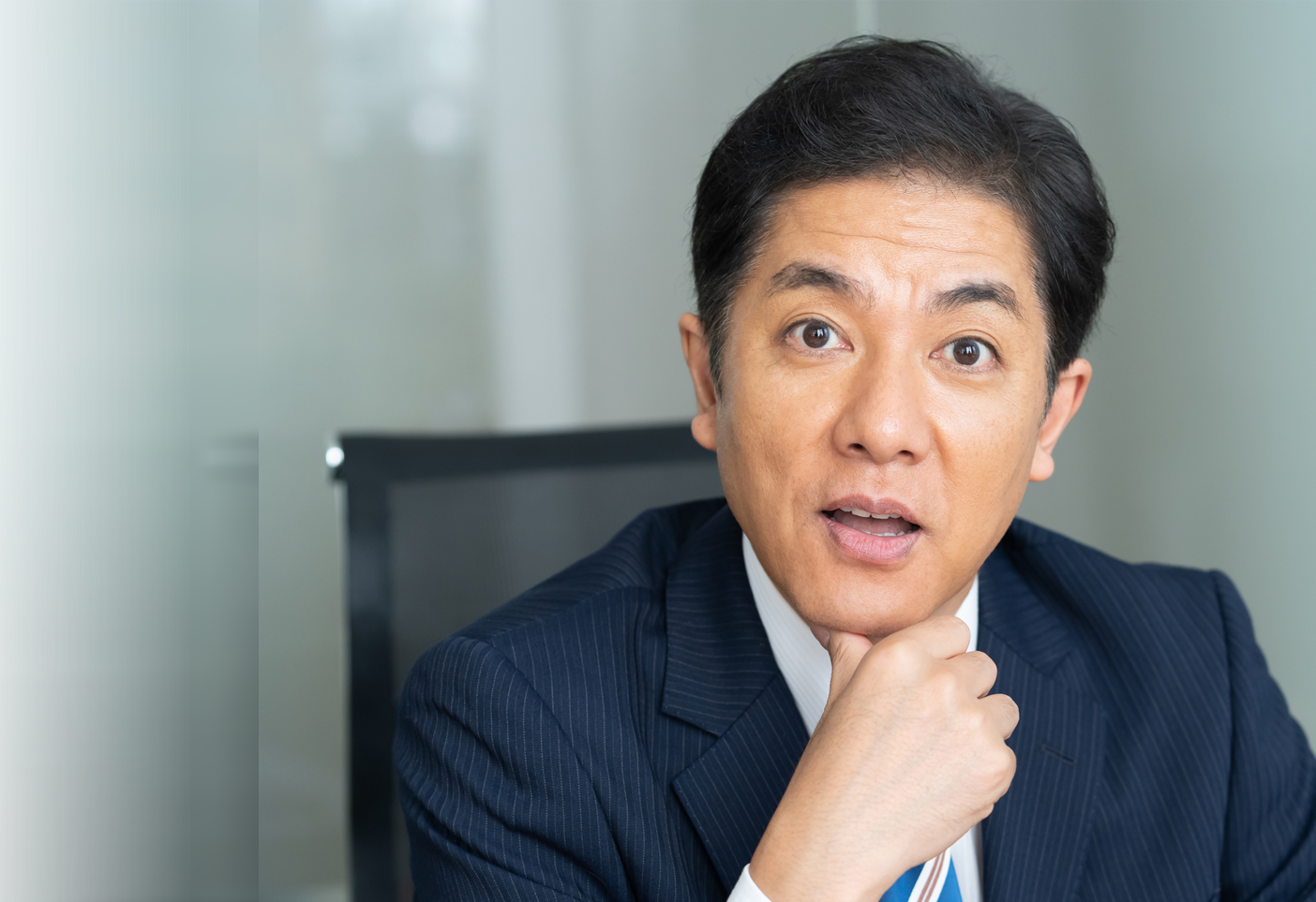 撮影している女性