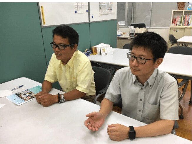2学年・数学／綾部先生(写真左)、1学年・英語／阿久澤先生（写真右）