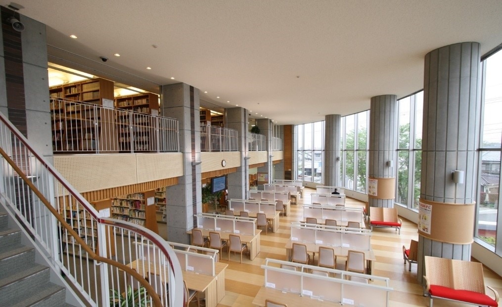 土浦日本大学高等学校の図書館