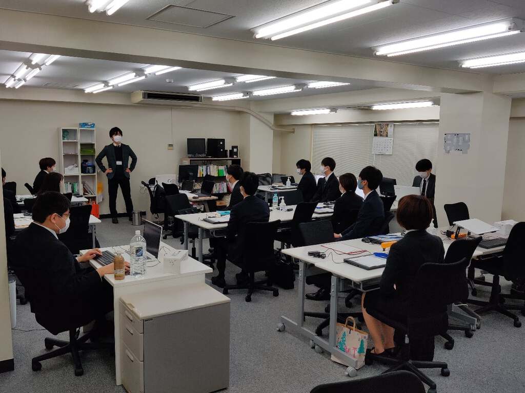 研修中の給料はどう決まる？無給や最低賃金以下は違法になることも
