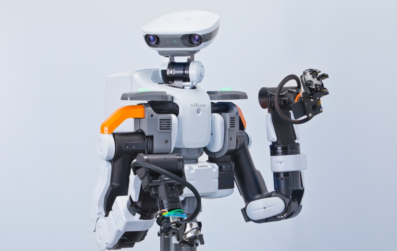 人と協業できるヒト型ロボットが 業務を効率化し省人化を実現