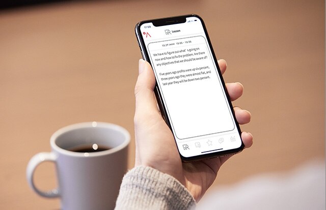 翻訳画面が表示されたスマホ