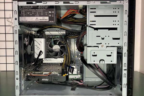 FRONTIERデスクトップパソコン修理、電源は入るが起動しない