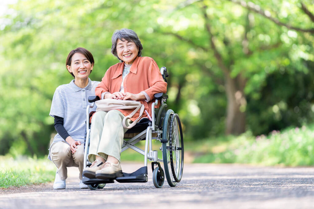 介護業界の人材不足の原因と対策とは シフオプ