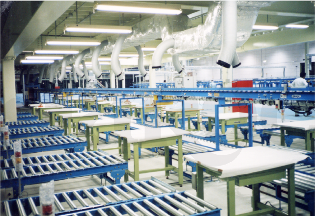 配送センターや製造工場の生産ライン、流通センターなどで、商品を搬送させるコンベアラインシステム。
