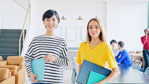 グローバルに働く女性社員ら