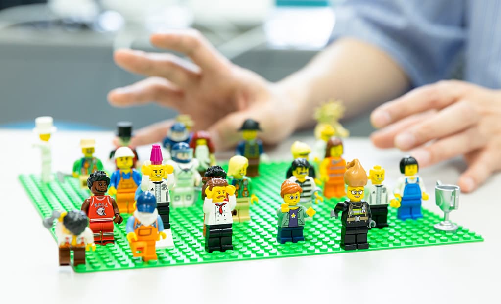 舘野先生のゼミで、組織内での役割を考える際に使っているレゴブロック