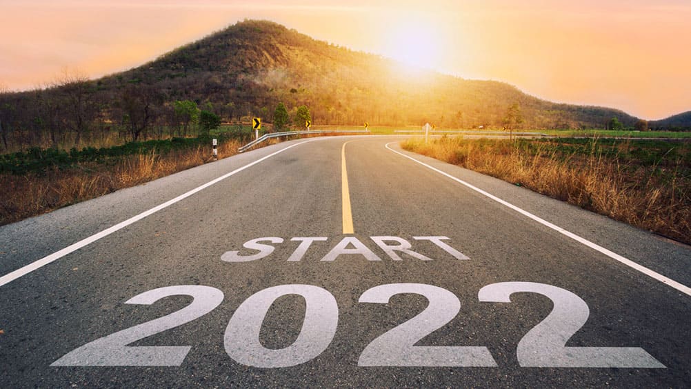 2022 STARTと書かれた道路