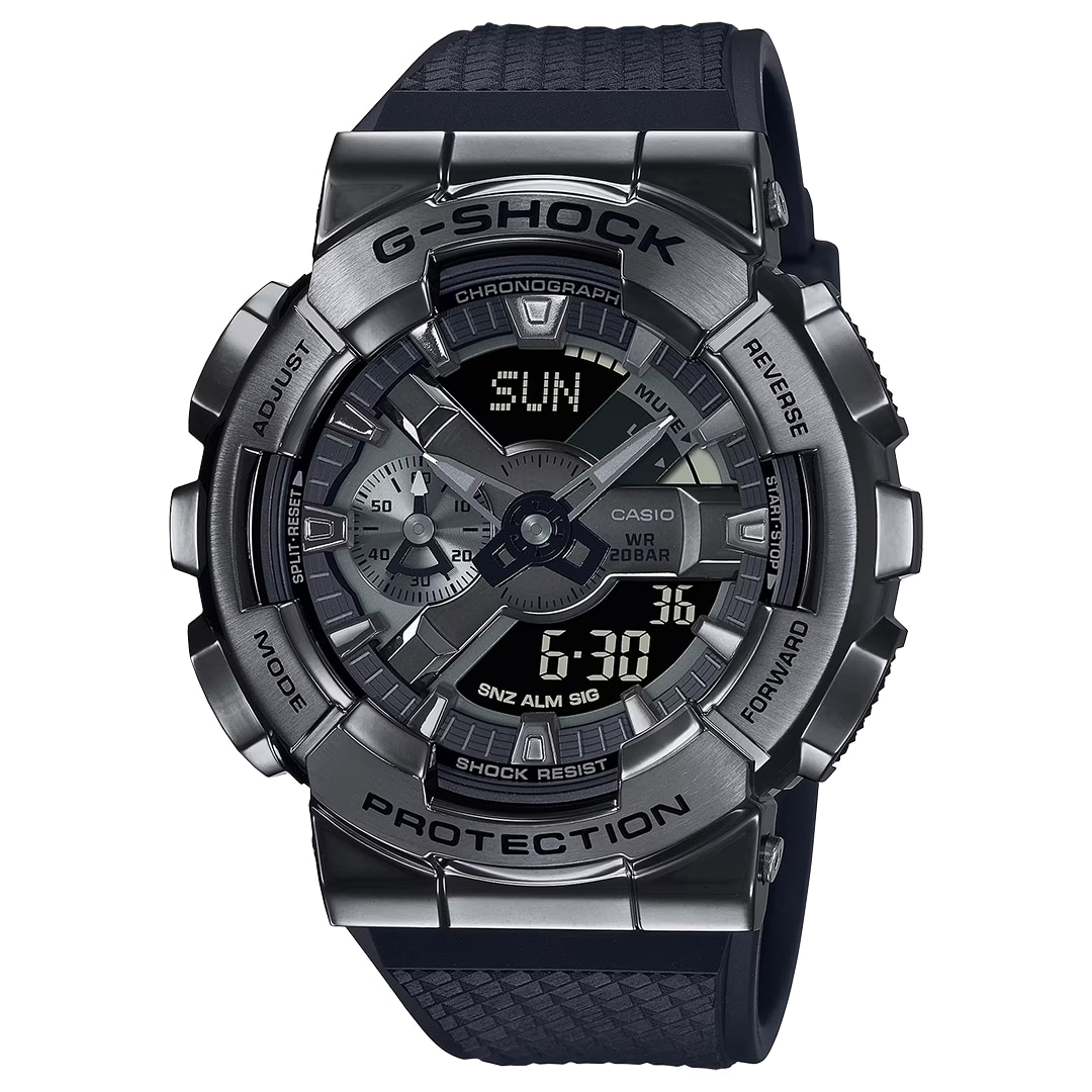 G-SHOCKから全体をブラックアウトに仕上げたモデル「GM-2100BB G-SHOCKから全体をブラックアウトに仕上げたモデル「GM-2100BB