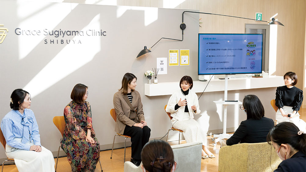 第2部の座談会の様子。(左から)グレイス杉山クリニックSHIBUYA院長の岡田さん、「みんリプ!」共同代表の宋美玄さん、Woman’s way理事の狩野舞子さん、Woman’s ways代表の潮田玲子さん、日本テレビアナウンサーの鈴江奈々さん