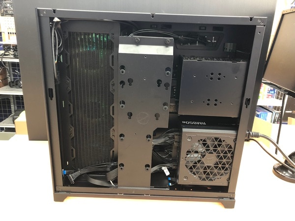 光る黒基調自作PC!RAZERデバイスにピッタリなパーツ構成 光る黒基調自作PC!RAZERデバイスにピッタリなパーツ構成