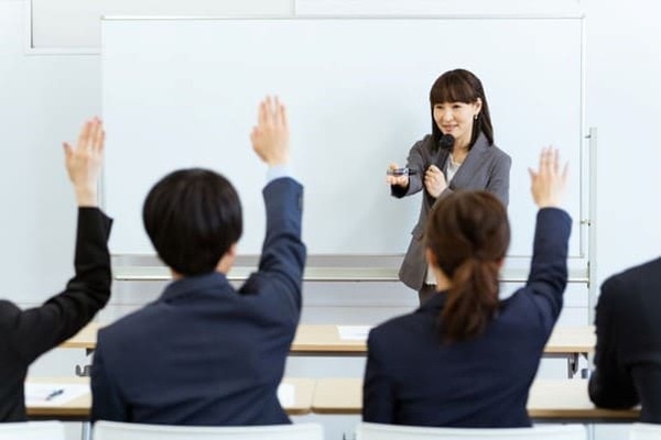 	指名する女性.