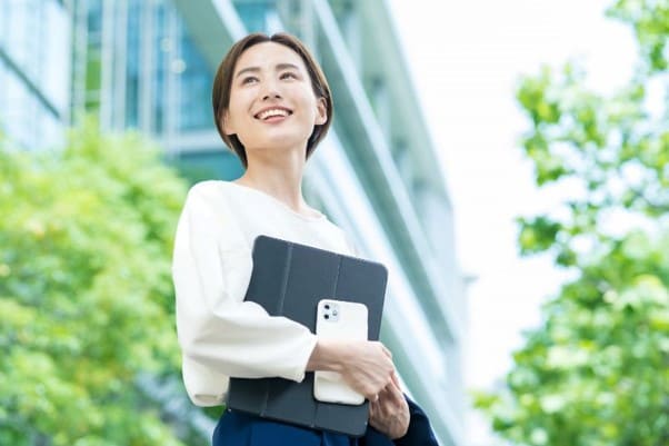 	堂々としている女性社員