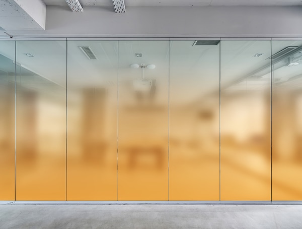 下からグラデーションのオレンジ色ガラスフィルム