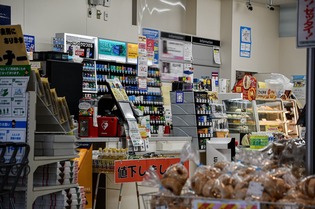 コンビニでぶらさがっているカードは何？仕組みや使い方を解説 | ジー