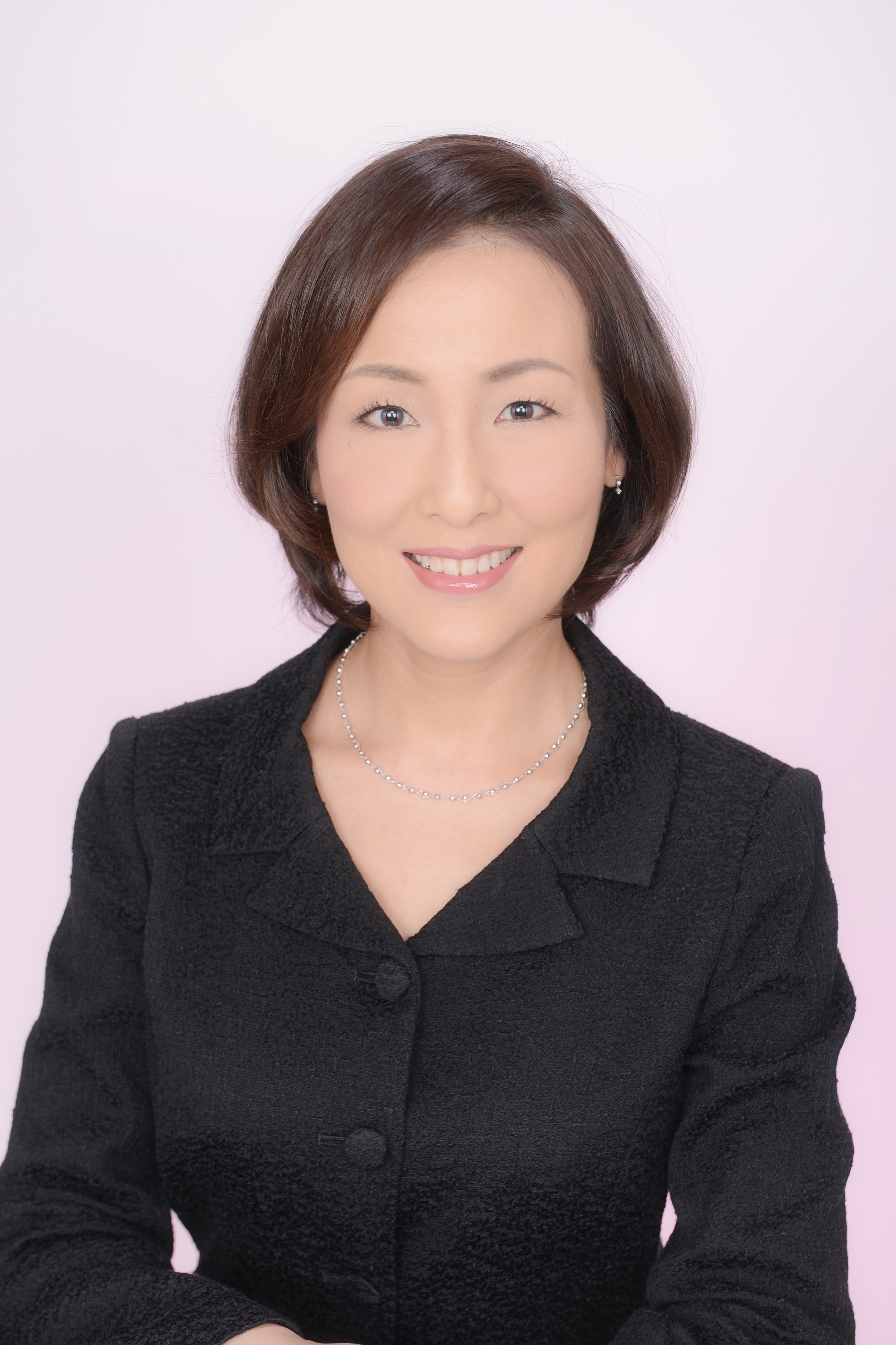 太田 綾子氏