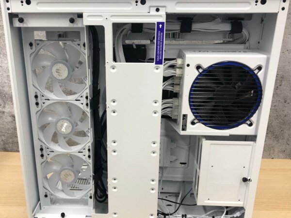 PC組立代行 GeForce RTX 4090グラボを縦置き搭載した PC組立代行 GeForce RTX 4090グラボを縦置き搭載した