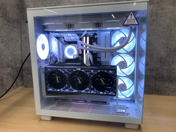 PC組立代行 GeForce RTX 4090グラボを縦置き搭載した PC組立代行 GeForce RTX 4090グラボを縦置き搭載した