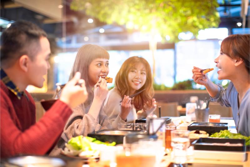 飲食店で外食