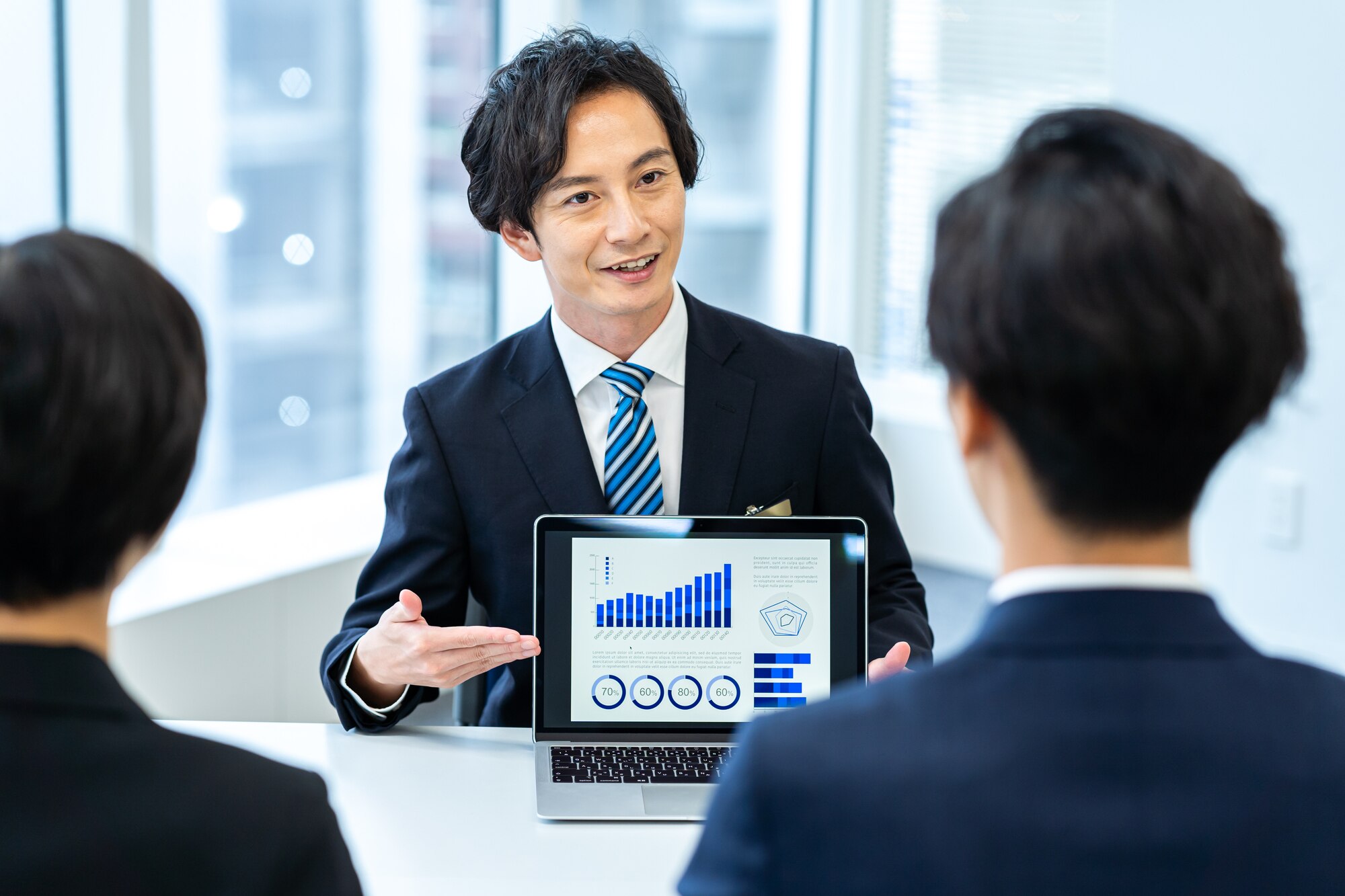 ファイナンシャルプランナーによるアドバイスで、資産運用や人生設計について情報を獲得できます。