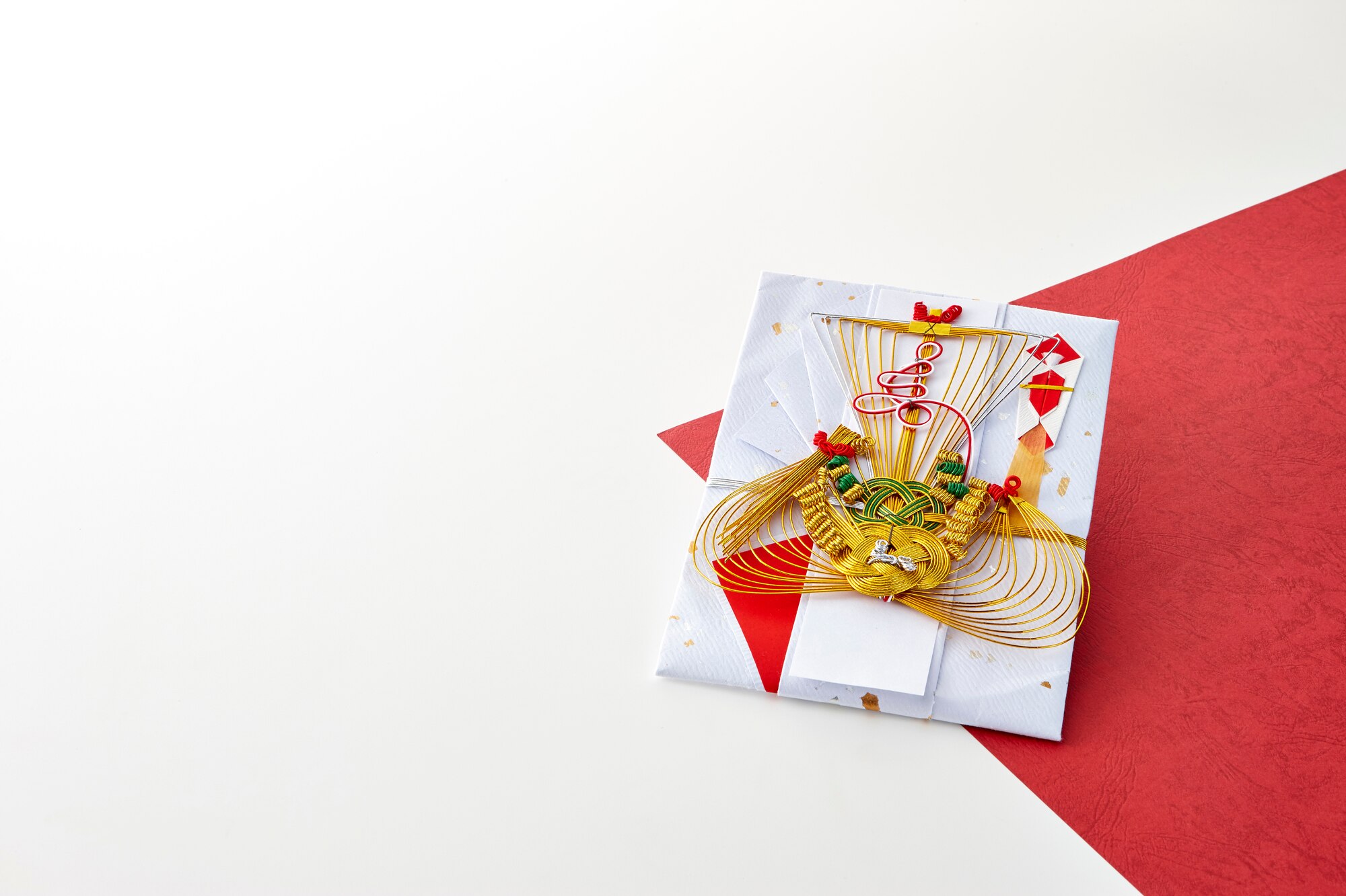 ご結婚やご出産のお祝い金、入院や災害のときのお見舞い金、万一の際の弔慰金などを差し上げます。