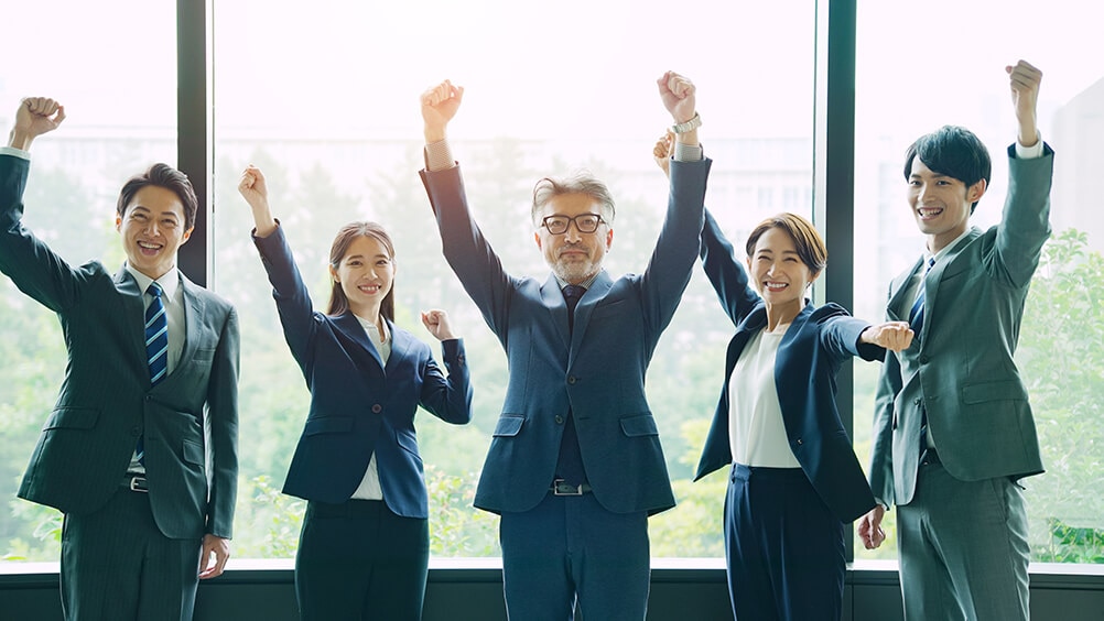 自己肯定感とは?高い人・低い人の特徴と高め方を解説