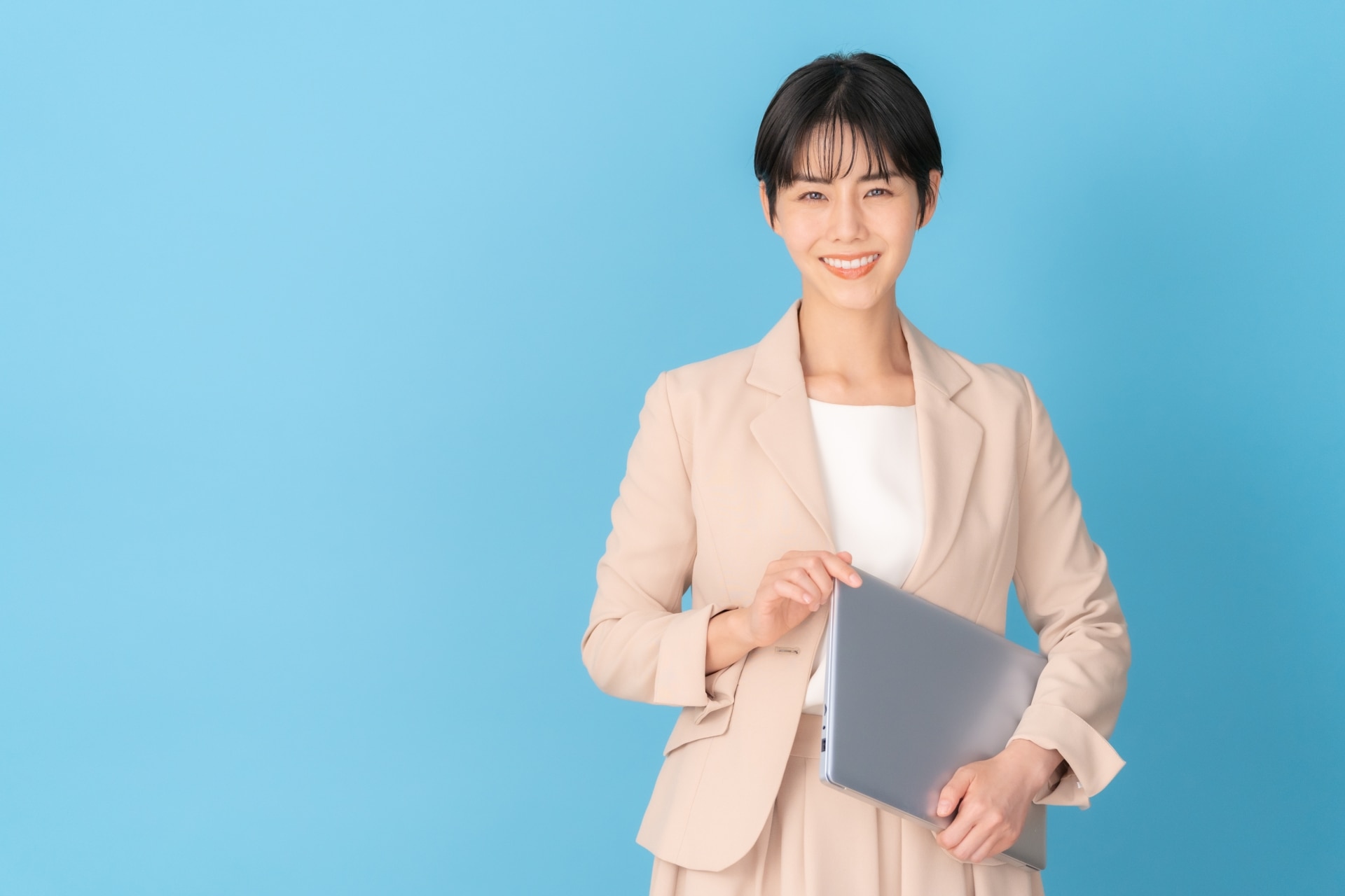 労務コンプライアンスとは?違反事例とチェックポイントを解説 労務コンプライアンスとは?違反事例とチェックポイントを解説