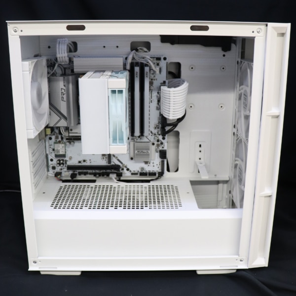 PC組立代行 白を基調としたコンパクトなPC ドスパラ大阪・なんば PC組立代行 白を基調としたコンパクトなPC ドスパラ大阪・なんば