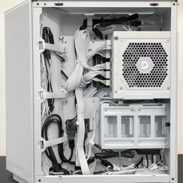 PC組立代行 白いNZXTパーツで統一したスタイリッシュな PC組立代行 白いNZXTパーツで統一したスタイリッシュな