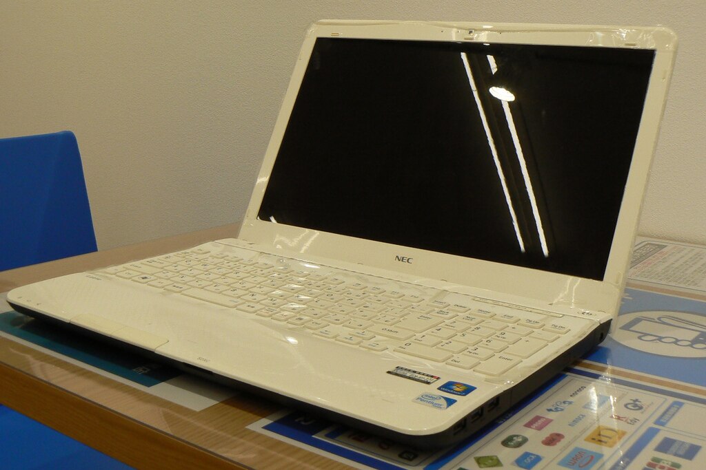 NEC LAVIE ノートパソコン 電源が入らない【データ復旧事例