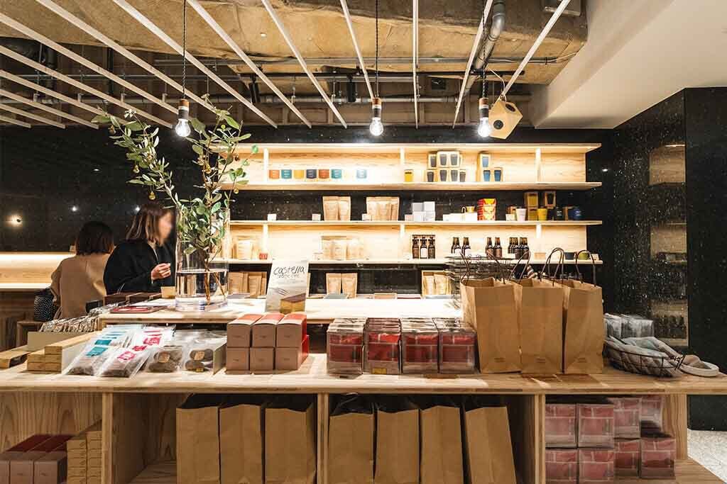 店内（デロンギ業務用・エバシス導入事例：ROKUMEI COFFEE CO. グランスタ丸の内店）