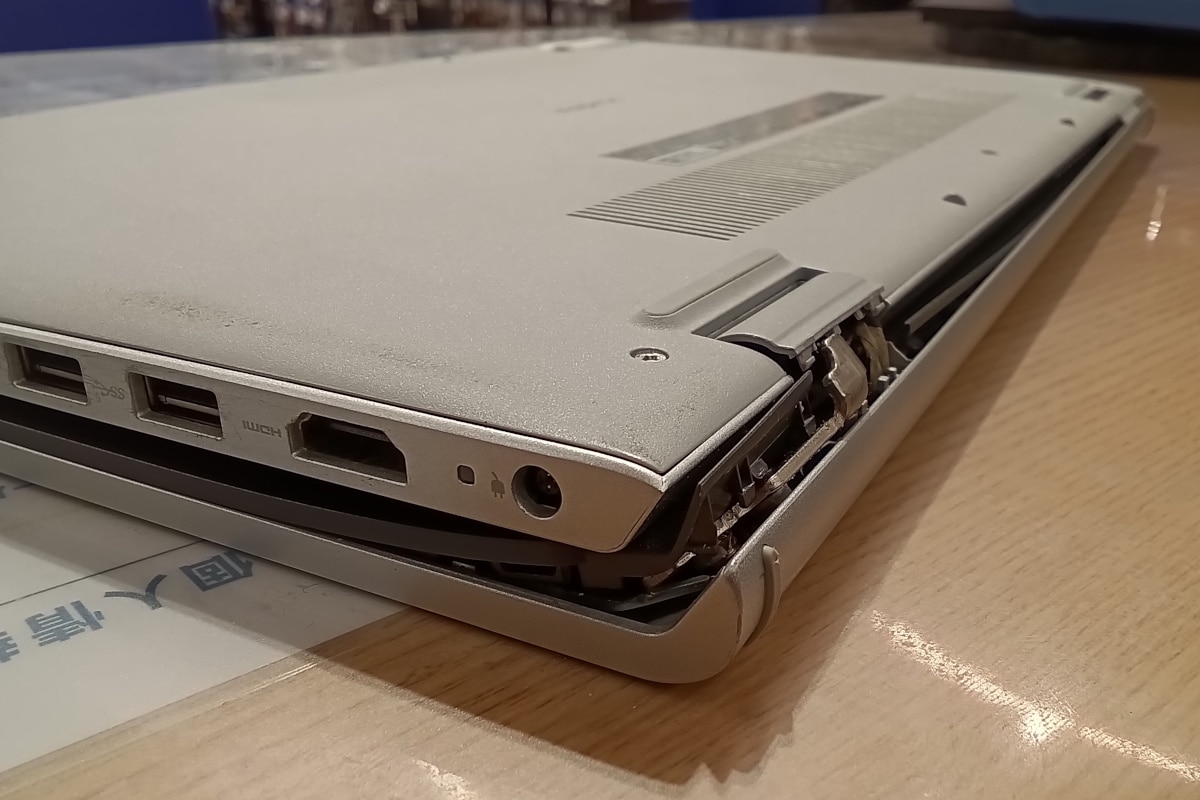 DELLノートパソコン修理 ヒンジ破損 液晶開閉不良【修理事例 DELLノートパソコン修理 ヒンジ破損 液晶開閉不良【修理事例