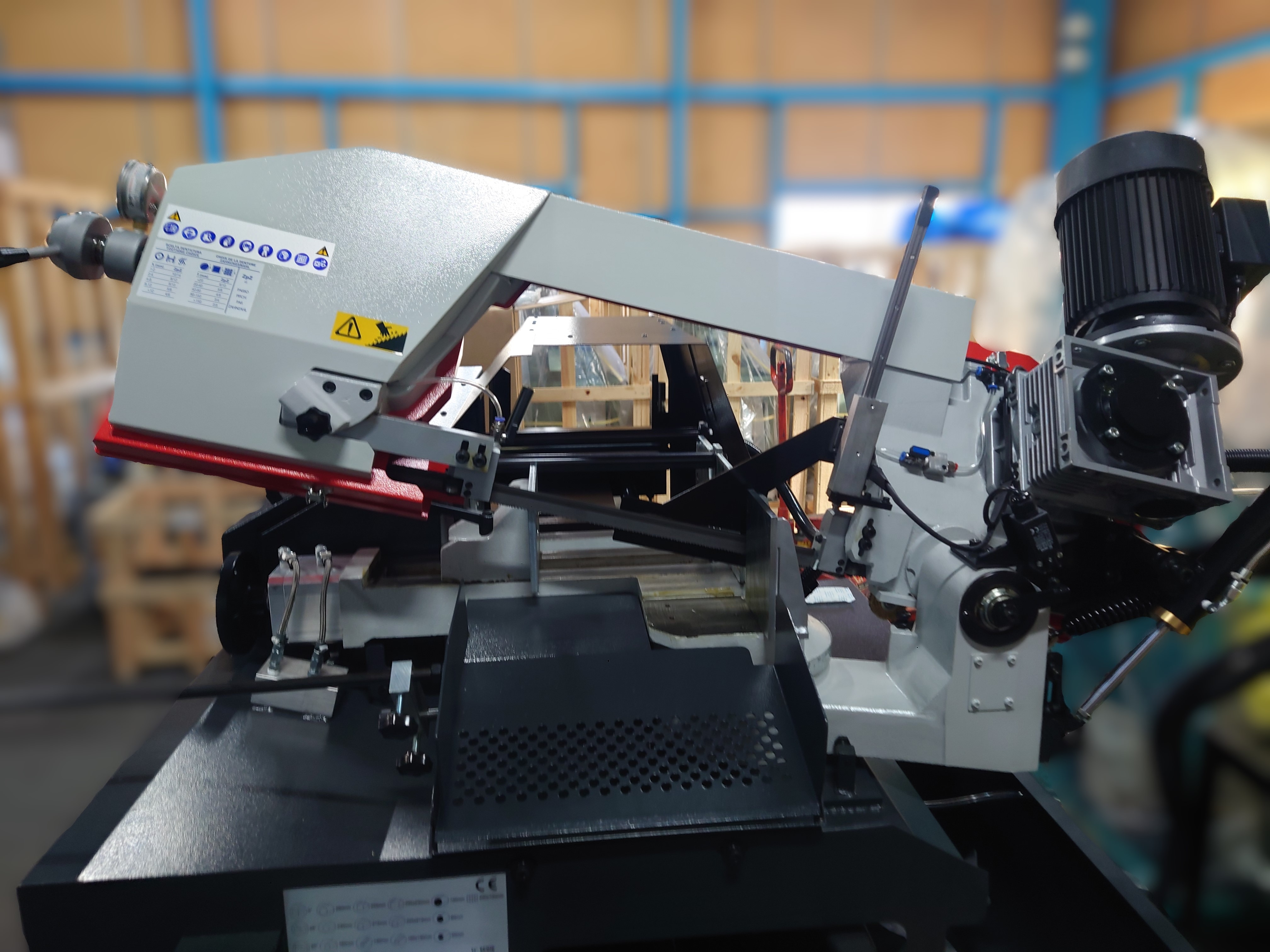 YCM-300CNC｜自動送り装置付きバンドソー切断機