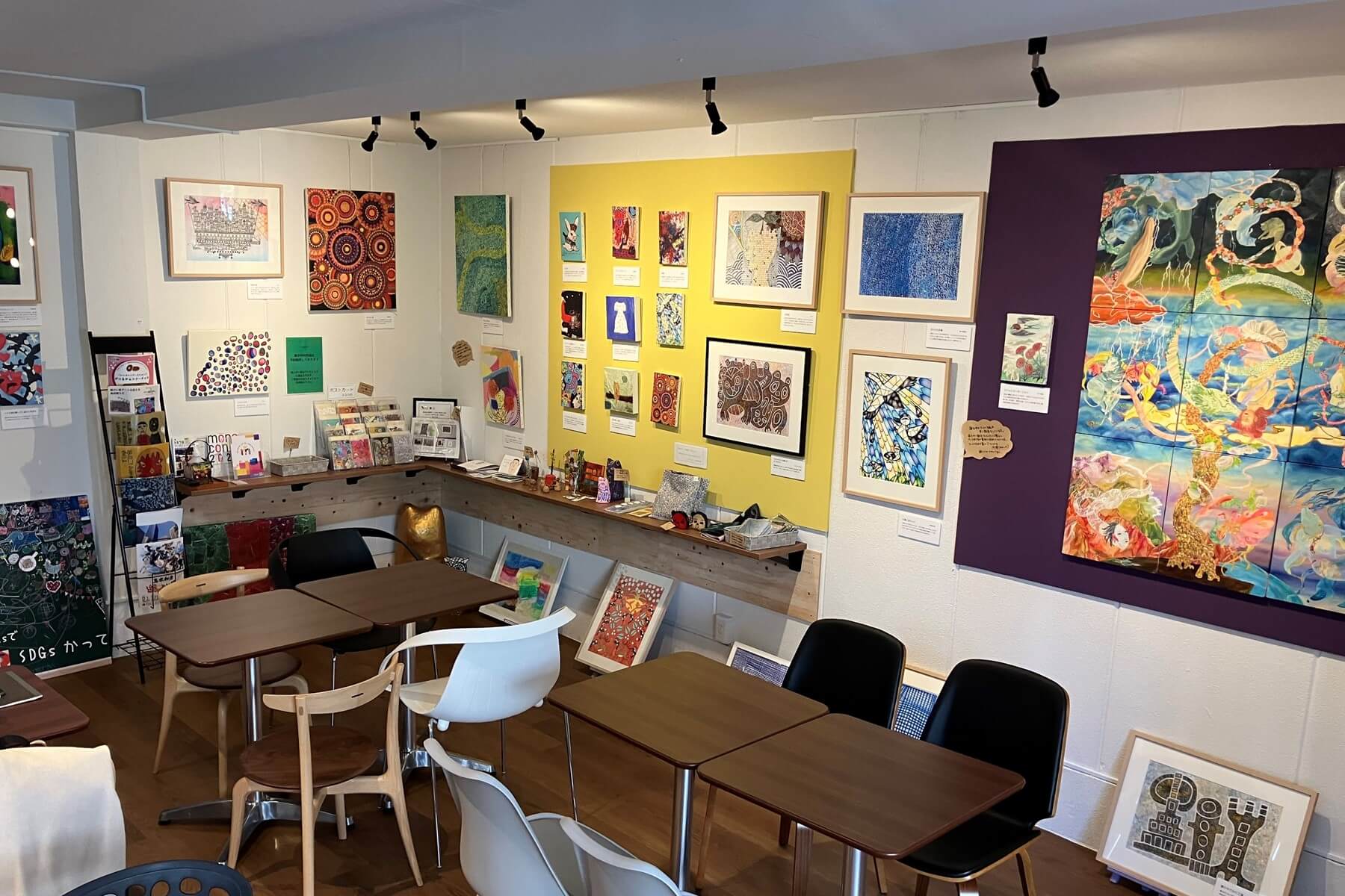デロンギ導入事例|ギフテッドアート美術館 カフェMOGA|内観