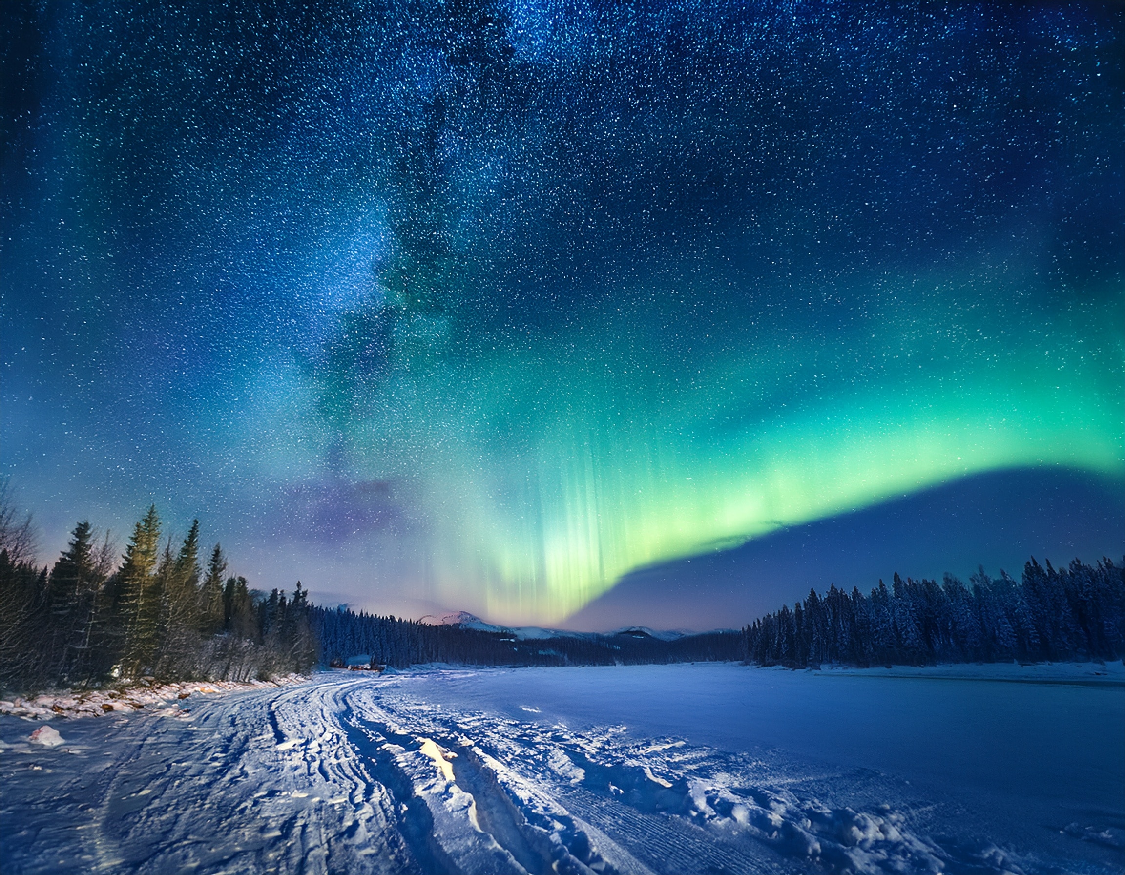 ブログ│満天の星とオーロラがゆらめく幻想的な空の画像