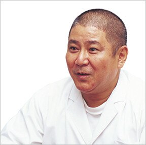 調理担当 新垣 善浩さま