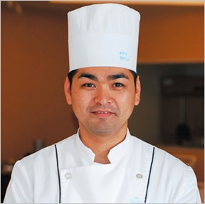 ホテルゆがふいんおきなわ  調理課統括料理長  富原 義人さま  (平成21年当時)