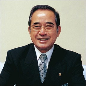 恩納村教育委員会 教育長  西銘 宜寿さま  (平成18年当時)